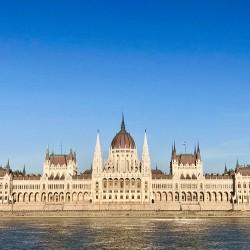 Szerelem a régi pesti városfalon belül Szerelem a régi pesti városfalon belül