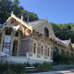 Zugligeti régiségek Zugligeti régiségek